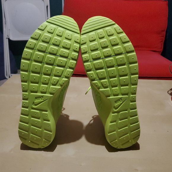 Nike Roshe NM Flyknit - Picture 4 of 5